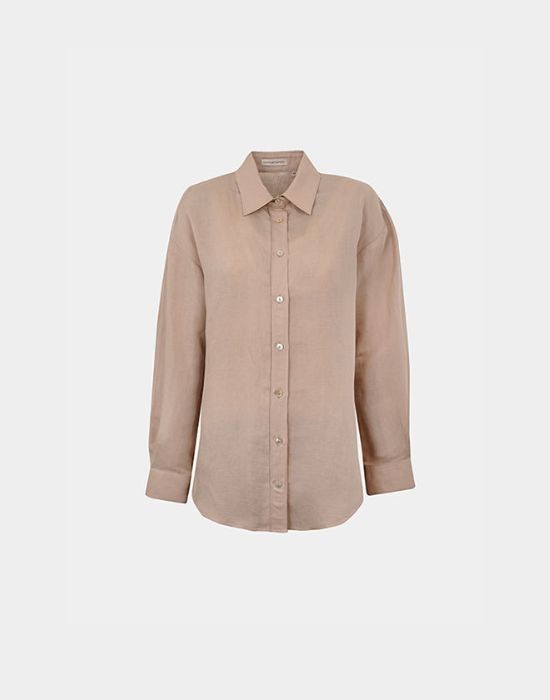 Picture of Masculine oversize woman shirt