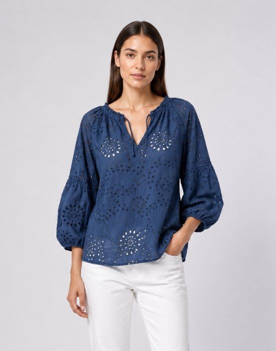 Picture of Blouse in broderie anglaise
